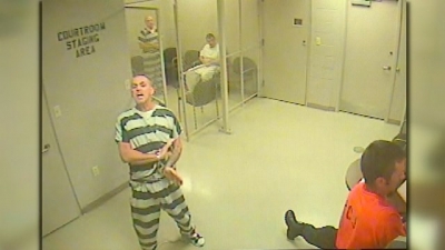 Vídeo: un grupo de presos escapa de su celda para evitar la muerte de un vigilante