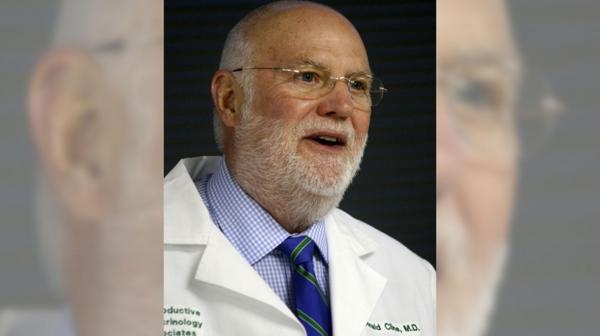 Donald Cline, el médico que inseminó a sus pacientes