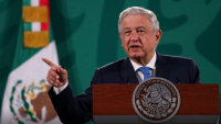 Chocan AMLO y jueces por la reforma eléctrica