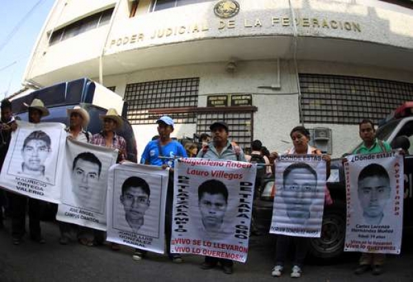 Protesta en la ciudad de Chilpancingo por la desaparición de los 43 normalistas de Ayotzinapa
