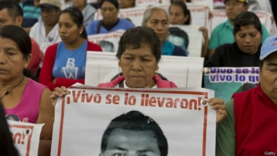 La administración del presidente Enrique Peña Nieto sostuvo que los estudiantes fueron asesinados y sus cuerpos incinerados.
