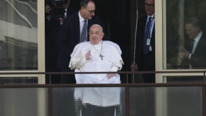 El papa Francisco en el balcón del Hospital Universitario Gemelli de Roma, el 23 de marzo de 2025.