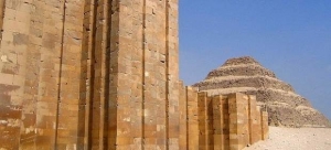 La localidad monumental de Saqqara, la gran necrópolis de la antigua capital de Egipto, Menfis, donde fueron descubiertas las piezas faraónicas que España devolverá ahora a Egipto.