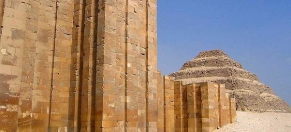 La localidad monumental de Saqqara, la gran necrópolis de la antigua capital de Egipto, Menfis, donde fueron descubiertas las piezas faraónicas que España devolverá ahora a Egipto.