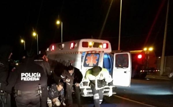 Uno de los tripulantes de la motocicleta fue reportado gravemente lesionado