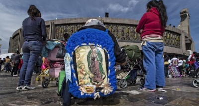 Peregrinas en los alrededores de la Basílica de Guadalupe.
