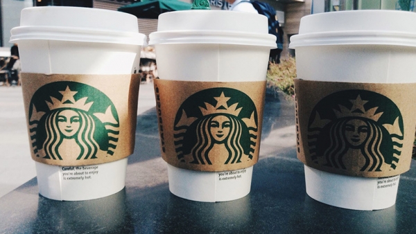 EE.UU.: Barista de Starbucks escribe &quot;frijolero&quot; en los vasos de un cliente hispano