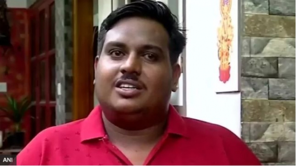 Anoop dice que su familia ha estado mudándose de casa para escapar la atención pública.