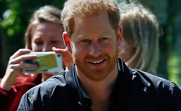 El príncipe Harry encuentra a &quot;nuevo&quot; papá en Estados Unidos