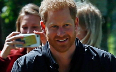 El príncipe Harry encuentra a &quot;nuevo&quot; papá en Estados Unidos