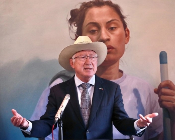 Ken Salazar, embajador de EU en México, durante una conferencia de prensa, el 22 de agosto de 2024.