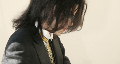 Labios tatuados y cortes en la espalda: espeluznantes detalles de la autopsia de Michael Jackson