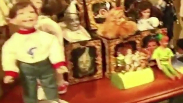 Publican un video del armario donde Michael Jackson escondía sus secretos de porno infantil (VIDEO)