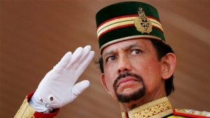 El Sultan Hassana Bolkiah de Brunéi prohibió festejar Navidad en exceso para no dañar la fe de los musulmanes.