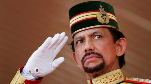 El Sultan Hassana Bolkiah de Brunéi prohibió festejar Navidad en exceso para no dañar la fe de los musulmanes.