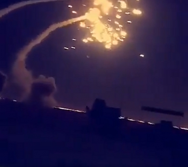 La fuerza aérea saudí intercepta una lluvia de misiles al norte de Riad