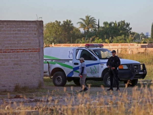 En una finca de la colonia La Piedrera, en el municipio de El Salto, al sureste de la Zona Metropolitana de Guadalajara, fueron localizados los cuerpos de 25 personas