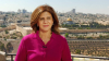 Periodistas iraquíes sostienen pancartas con imágenes de la reportera palestina de Al Jazeera Shireen Abu Akleh durante una protesta frente a la oficina del canal catarí en Bagdad (Irak), el 11 de mayo de 2022.