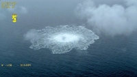 Fuga de gas tras la explosión del gasoducto Nord Stream 2 en el mar Báltico.