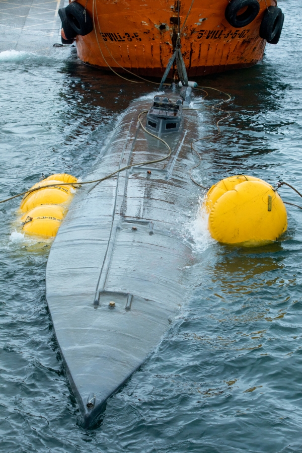 Así es el narcosubmarino interceptado en la costa del noroeste de España con 3 toneladas de cocaína