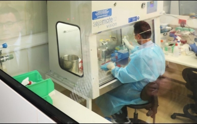 Investigadores de la UNAM lograron secuenciar el genoma del primer caso de coronavirus en México; se podrá saber cómo afecta el virus con la genética de la población.