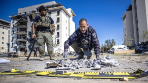 Un experto en desactivación de bombas en Beersheba, Israel, el 20 de junio de 2025.