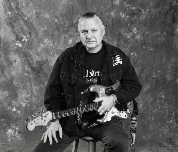 El guitarrista surf Dick Dale.