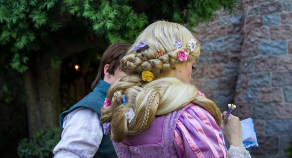 Mujer de cuento de hadas: la ‘Rapunzel de la vida real’ es encontrada en Rusia