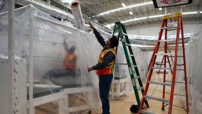 Un trabajador en un hospital temporal instalado en Tijuana, México, 25 de abril de 2020.
