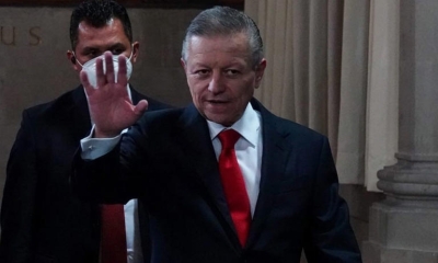 Arturo Zaldívar presenta su renuncia como ministro de la SCJN.