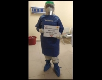 Gladis Cruz Gordon, enfermera del hospital civil de Juchitán Macedonio Benítez Fuentes, el cual fue habilitado por el propio personal para atender a pacientes con coronavirus en Oaxaca, afirma que labora cuatro horas todos los días atendiendo a pacientes contagiados.
