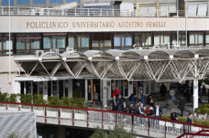 El Vaticano confirma que el papa Francisco presenta infección respiratoria por lo que permanecerá hospitalizado