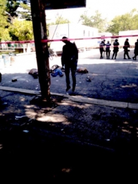350 personas linchan a siete presuntos secuestradores y cuelgan sus cadáveres en un árbol