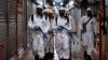 Soldados desinfectan un mercado municipal para prevenir el coronavirus. Mina Gerais, Brasil, 18 de agosto de 2020.