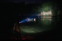 Soldados en Texas recibieron la orden de empujar al Río Grande a inmigrantes.