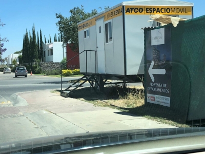 Construcción en el centro comercial en Paseo de la Estrella 677, en el fraccionamiento Solares de Zapopan.