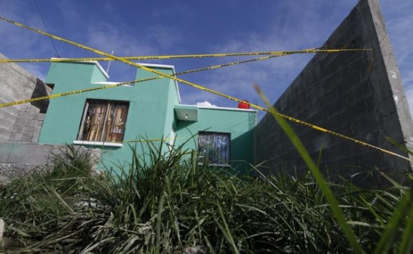 Joven sepulta a su novia en el patio de su casa