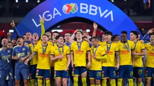 Las Águilas del América en el gran festejo del primer tricampeonato en la historia de torneos cortos.