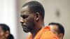 El rapero R. Kelly es sentenciado a 30 años de prisión tras casi 30 años de acusaciones de abuso físico y sexual de mujeres y menores