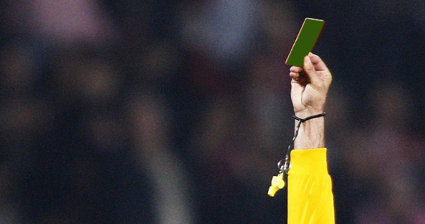 &#039;Debuta&#039; la primera tarjeta verde en la historia del fútbol