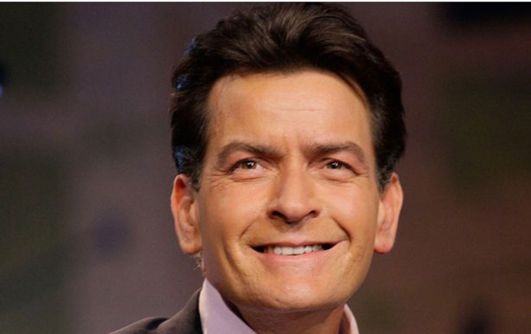 Ofreció Charlie Sheen 50 mil dólares a actor porno por fiesta sexual