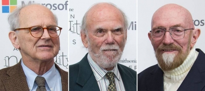 De izquierda a derecha, Rainer Weiss, Barry Barish y Kip Thorne.
