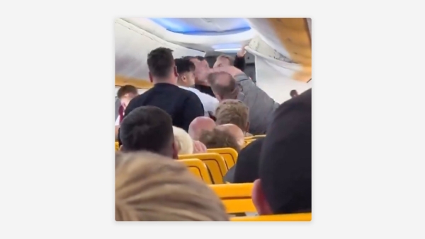 Vuelo de Ryanair aterriza de emergencia por una feroz pelea a bordo
