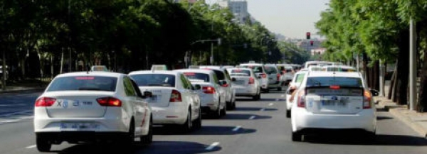 Se extiende por España la huelga de taxis a la espera de una reunión con el Ministerio de Fomento