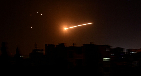 La defensa antiaérea de Siria intercepta &quot;objetivos hostiles&quot; sobre Homs