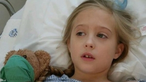 Los médicos dicen que la niña tendrá que someterse a una mastectomía y que deberán quitarle &quot;todo el tejido mamario&quot;.