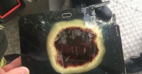El humo de una tableta Samsung obliga a realizar un aterrizaje de emergencia