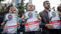 Un grupo de manifestantes protestan por la desaparición del periodista saudí Jamal Khashoggi, el año pasado en Estambul.