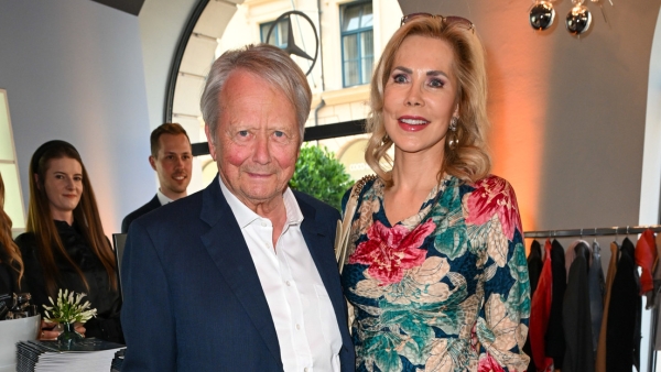 Wolfgang Porsche con su novia, la princesa Gabriele zu Leiningen, en Múnich (Alemania), 9 de julio de 2023