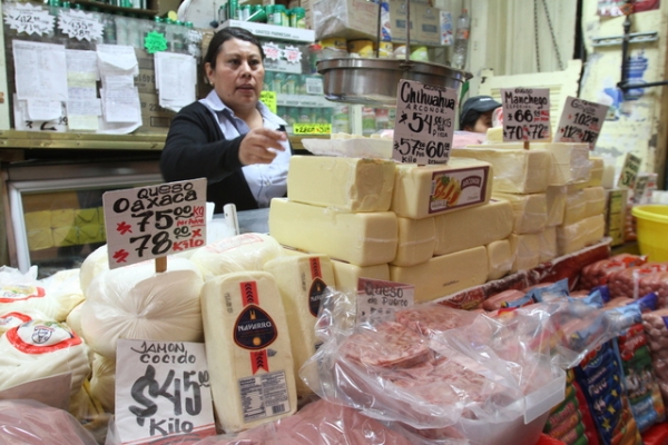 Pasillo de carnes, frutas y verduras en la Central de Abasto de la Ciudad de México, en imagen de marzo de 2017.